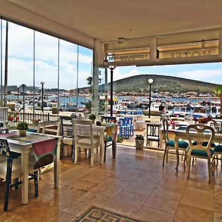 Larimar Boutique 3*