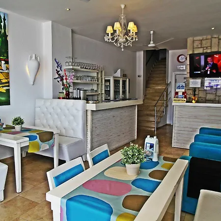 Konukevi Larimar Boutique 3*